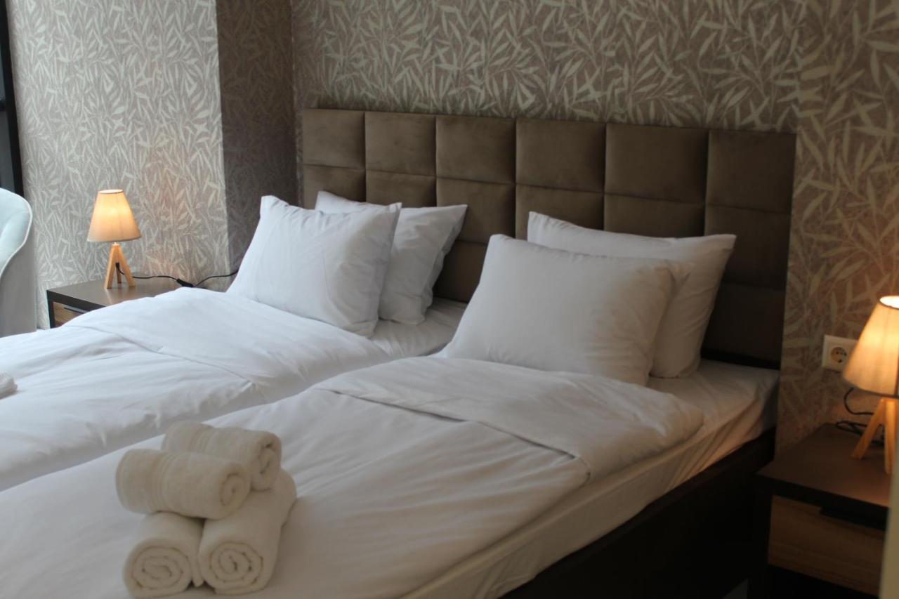 Horizons Hotel Rooms Batumi Esterno foto