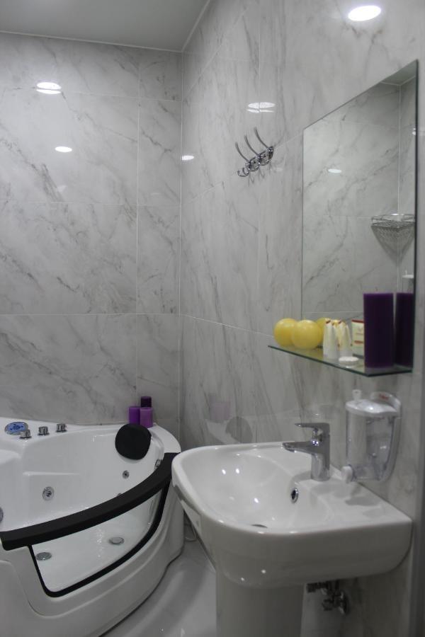 Horizons Hotel Rooms Batumi Esterno foto