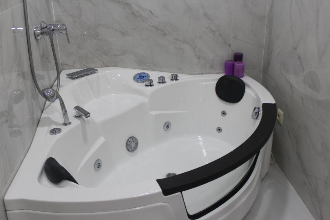 Horizons Hotel Rooms Batumi Esterno foto