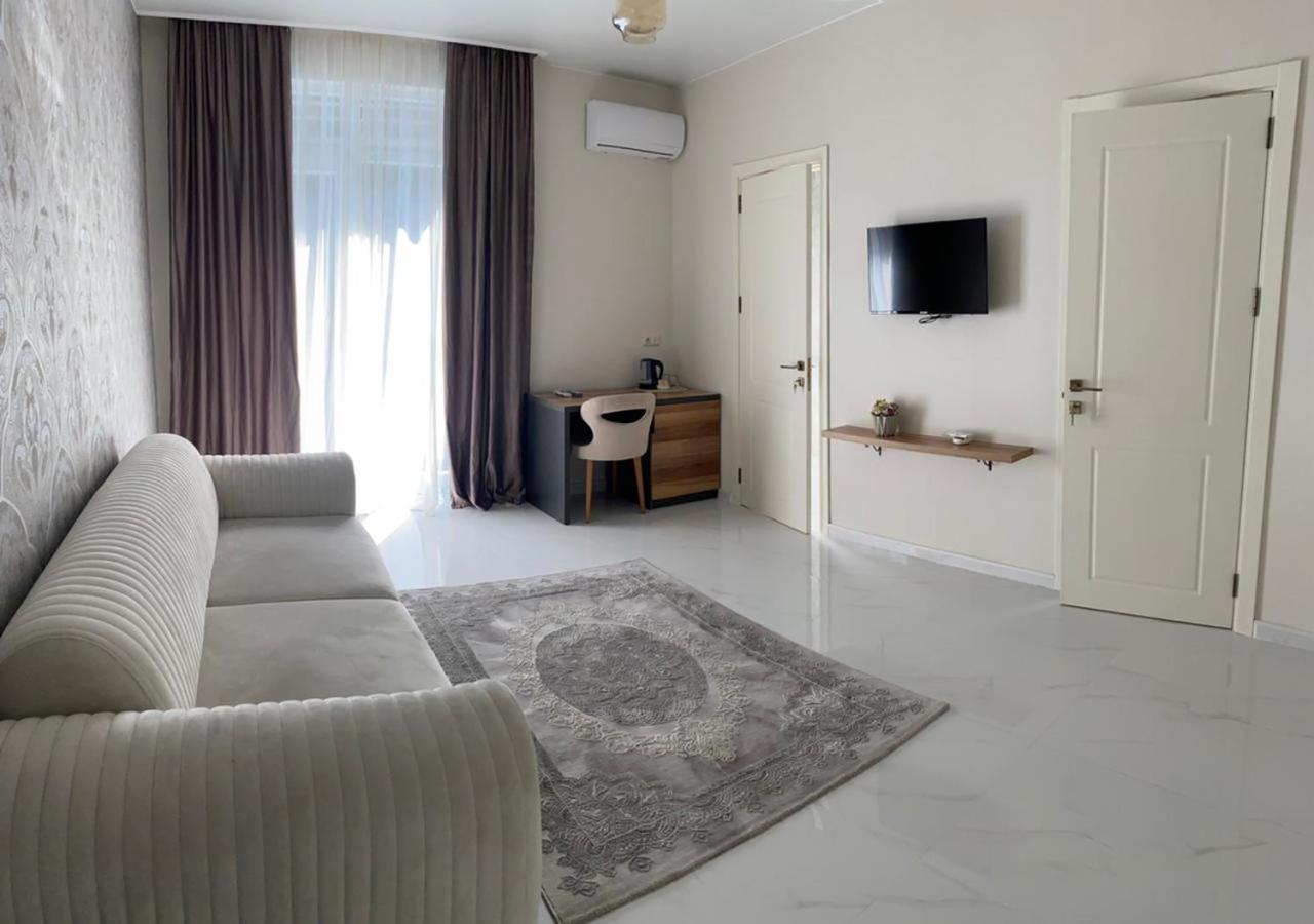 Horizons Hotel Rooms Batumi Esterno foto