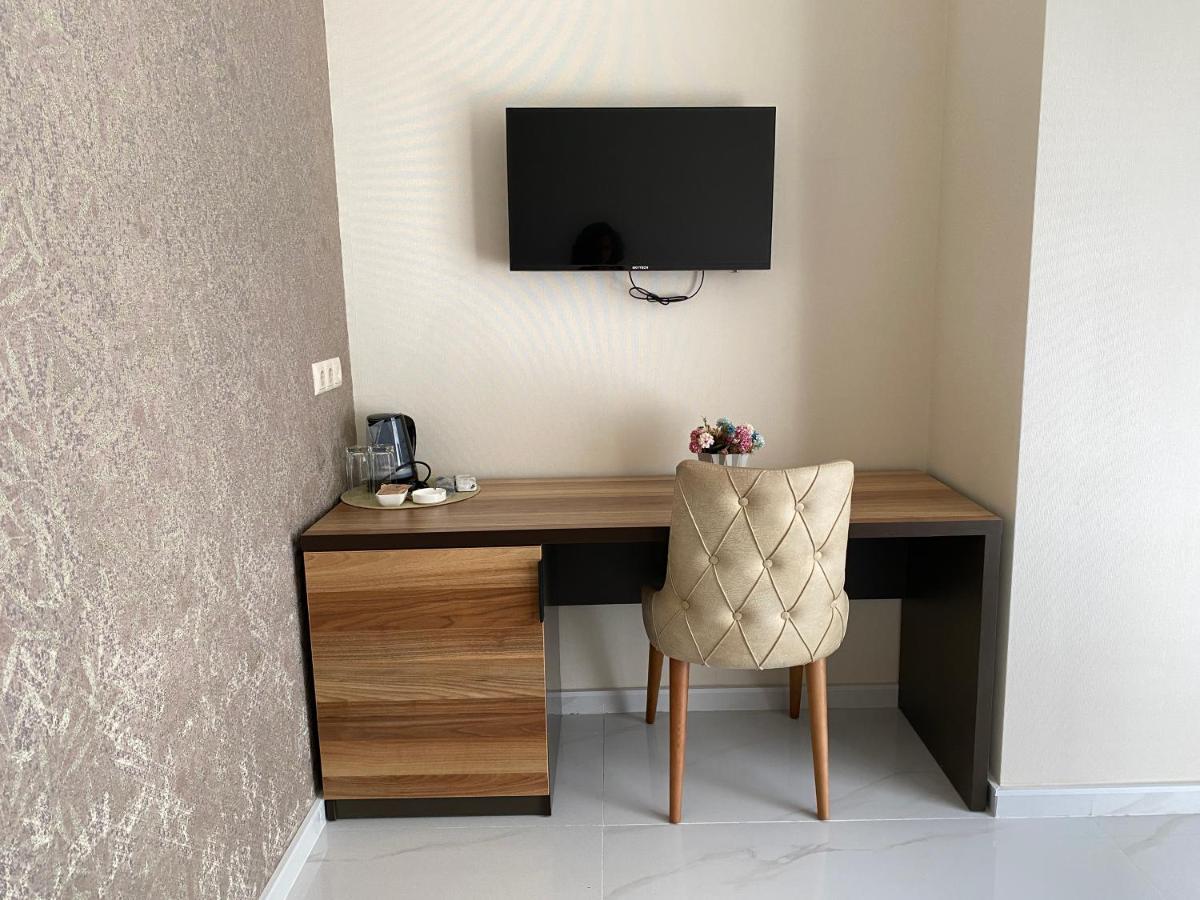 Horizons Hotel Rooms Batumi Esterno foto