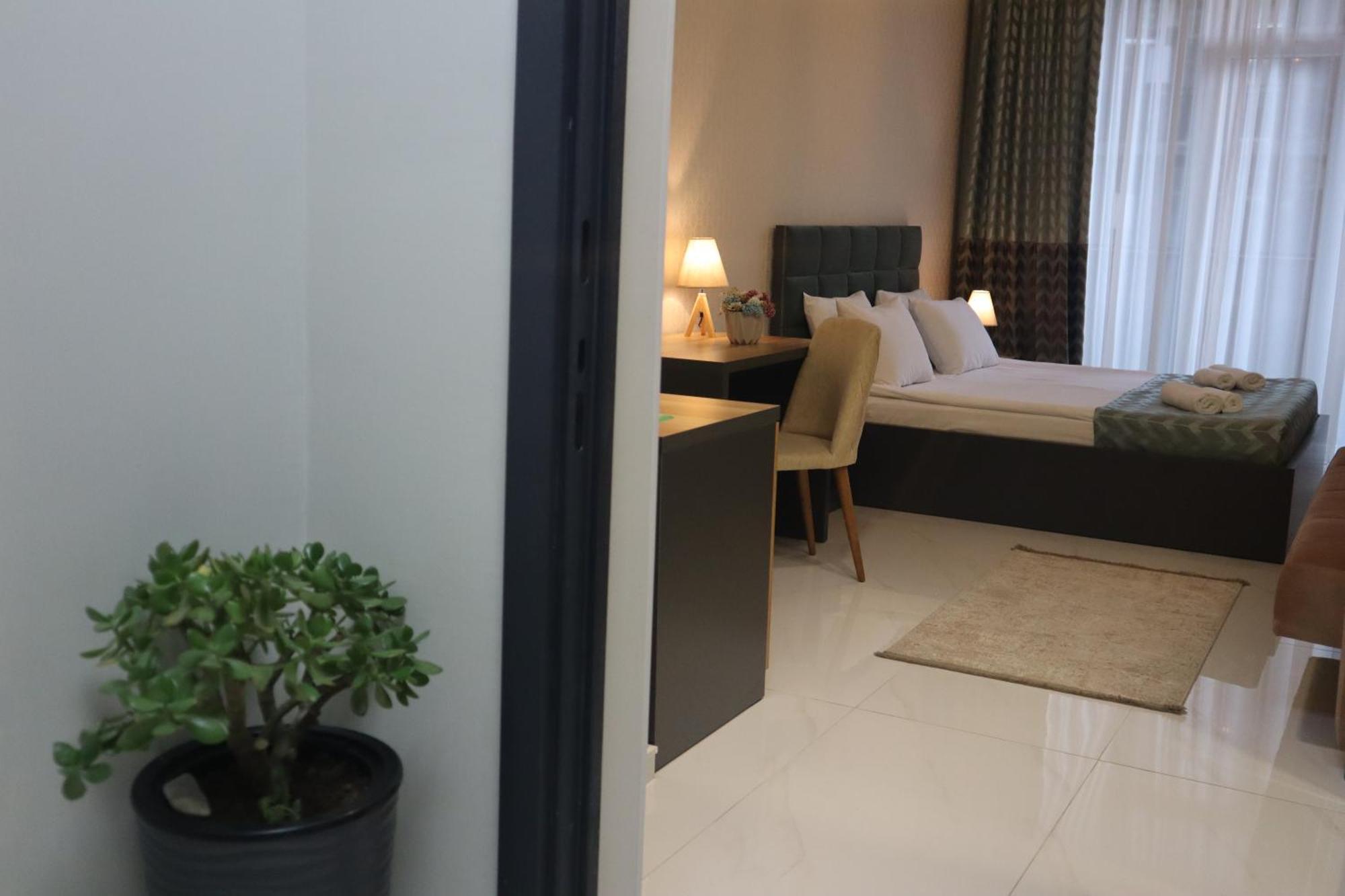 Horizons Hotel Rooms Batumi Esterno foto