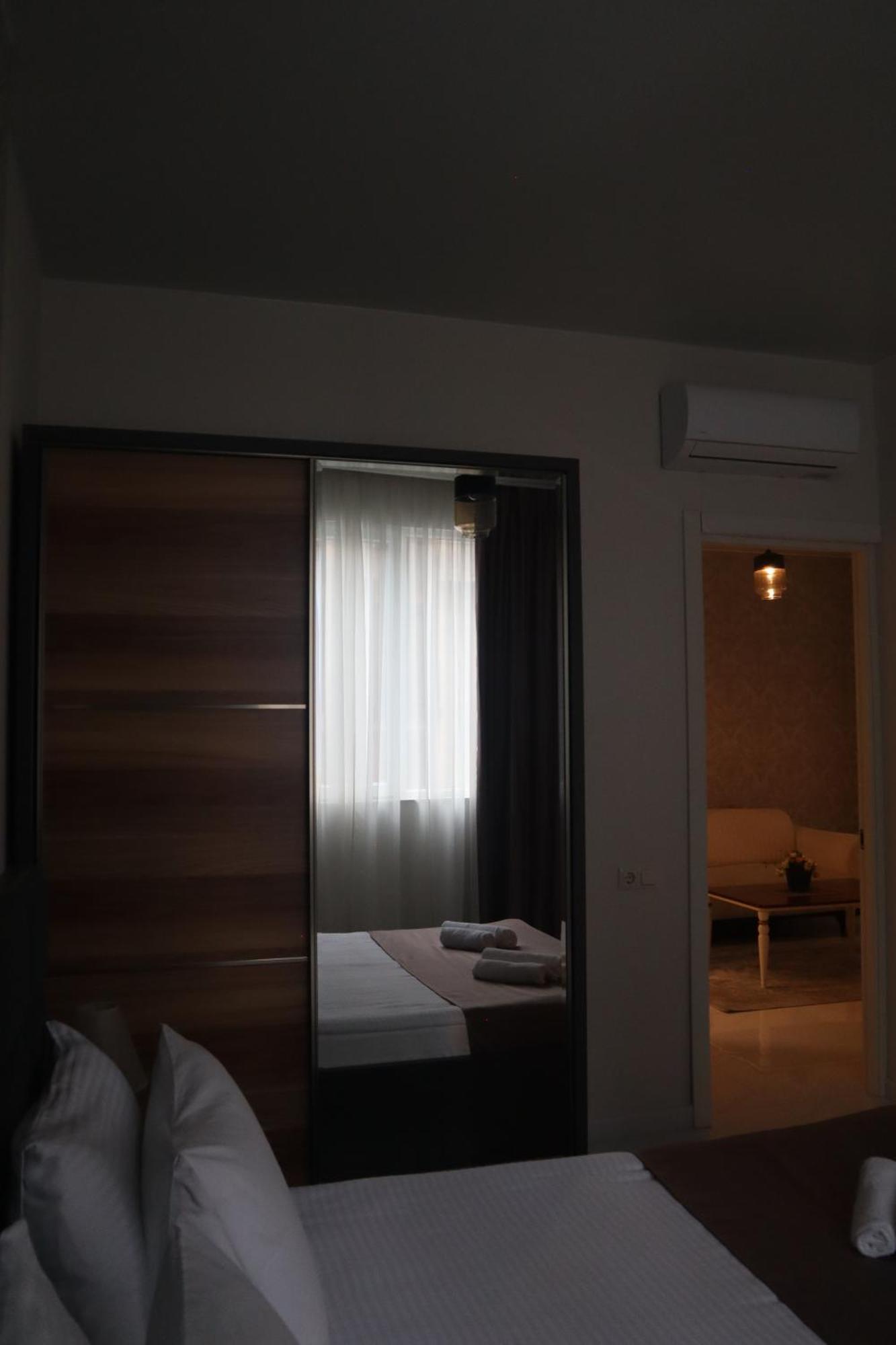 Horizons Hotel Rooms Batumi Esterno foto